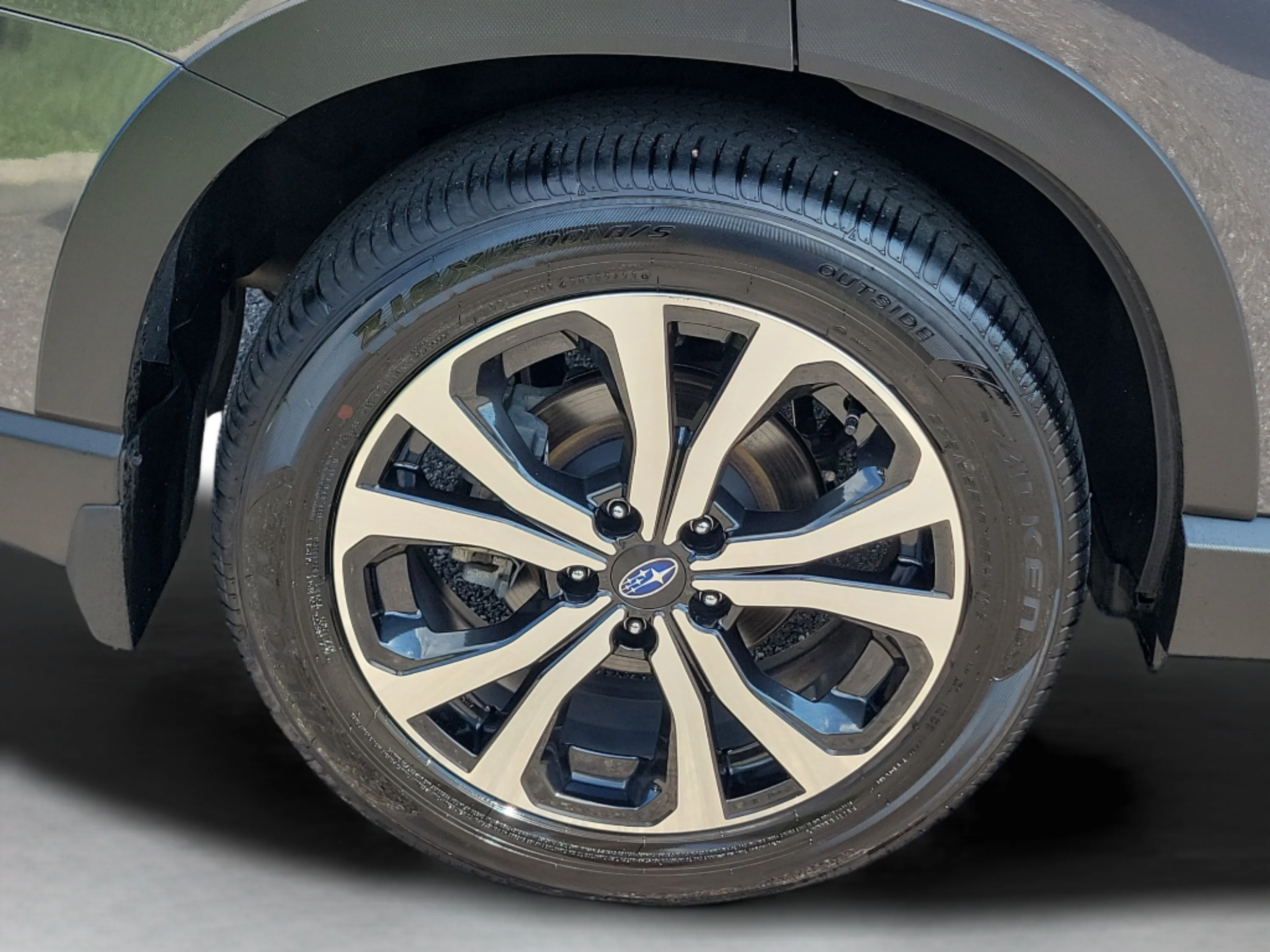 Used 2024 Magnetite Gray Metallic Subaru Limited image 10
