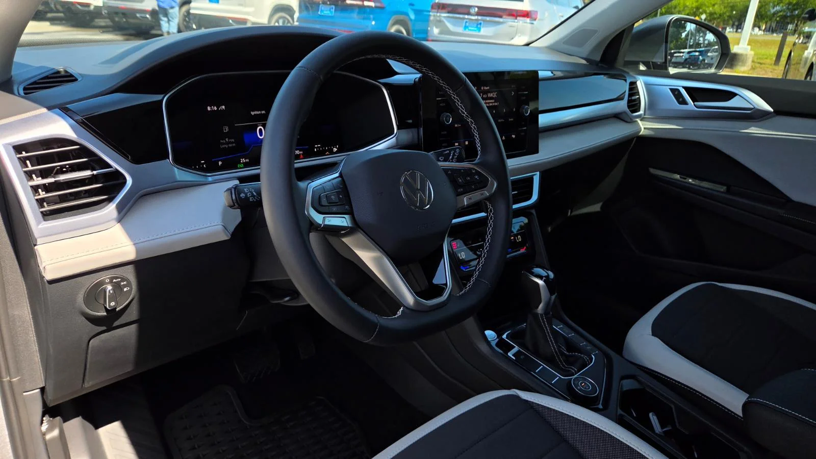 2025 Volkswagen Taos SE - Photo 22