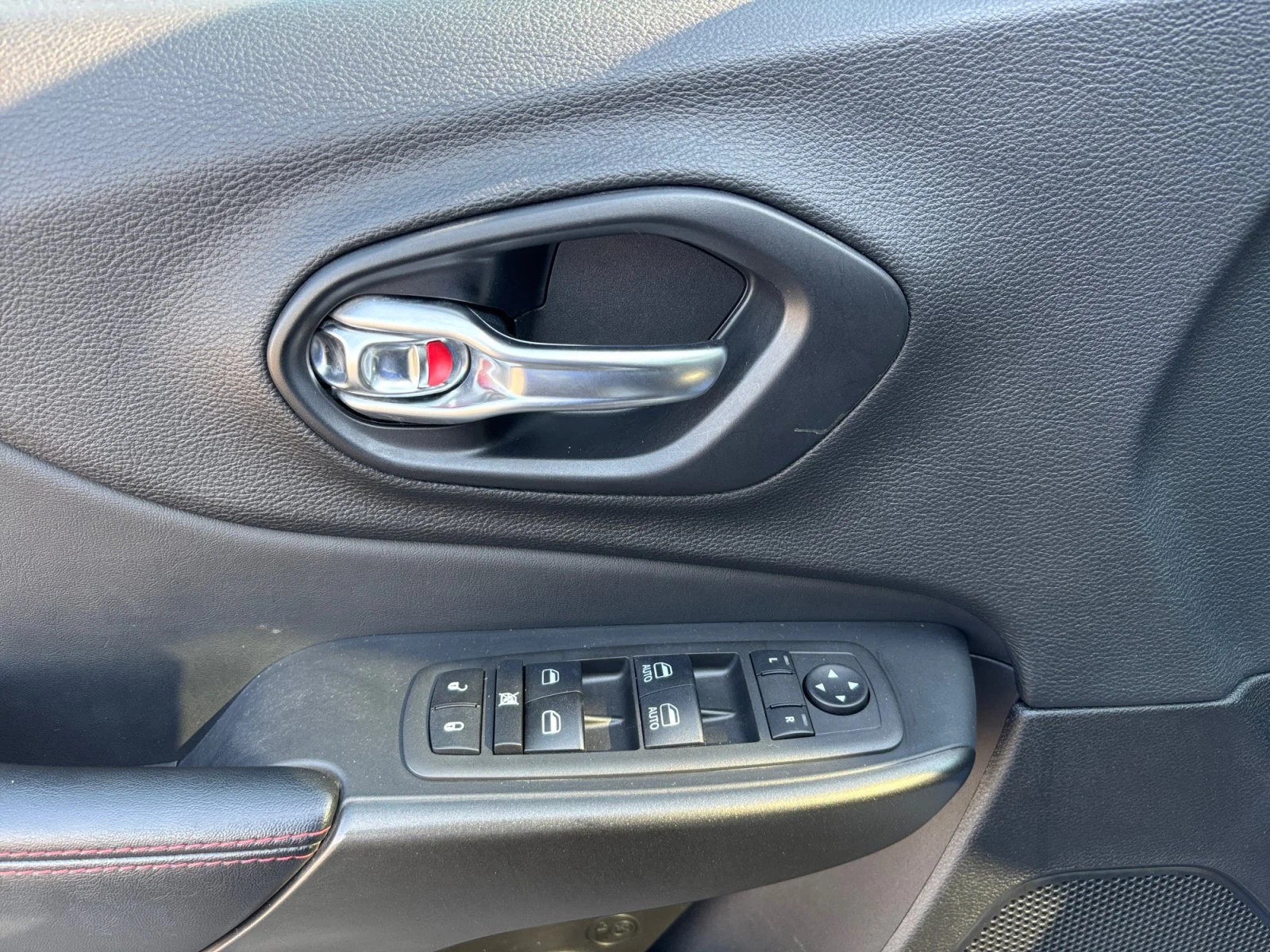 Used 2021 White Jeep Trailhawk image 11