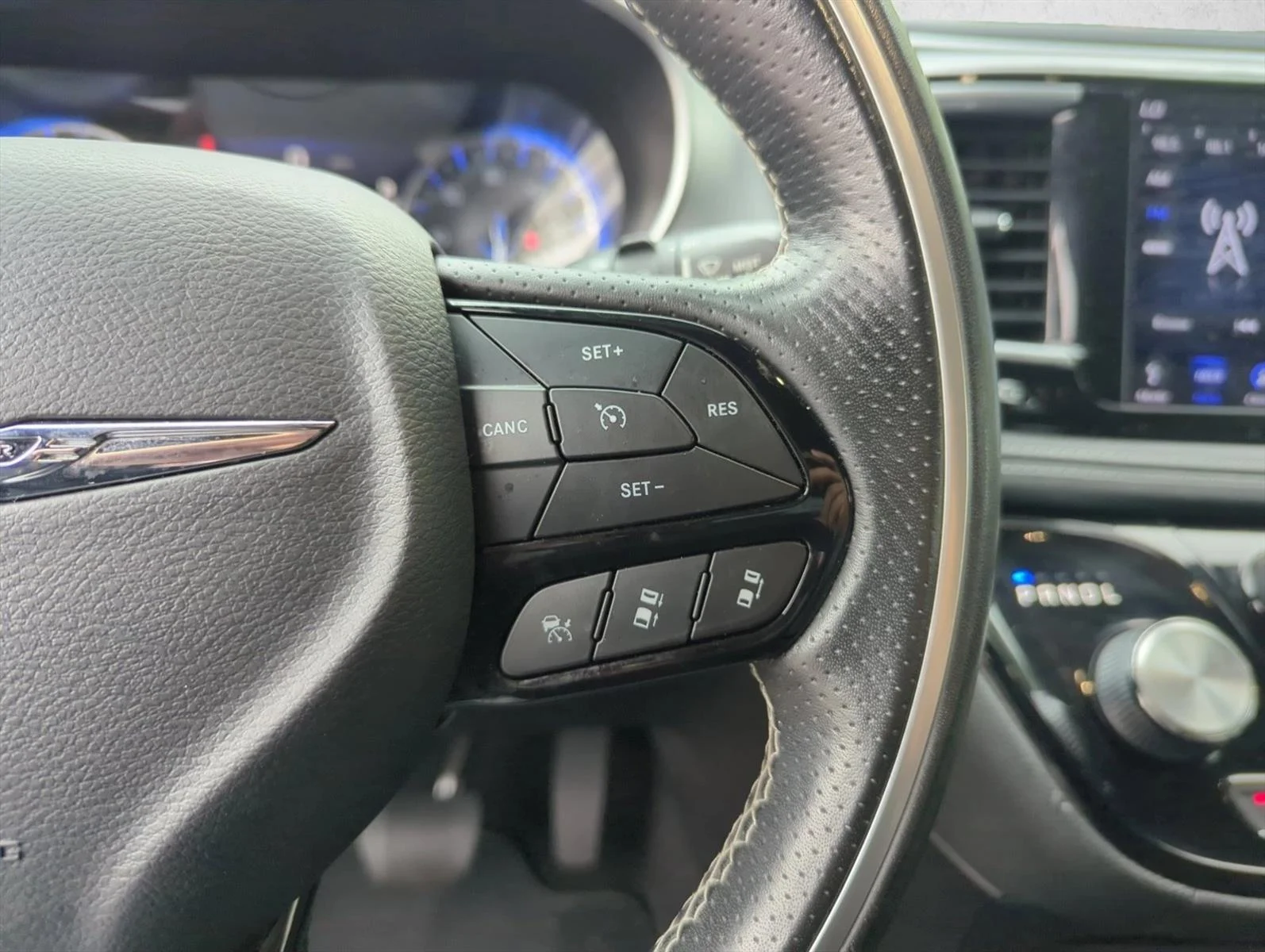 Used 2019 Dark Cordovan Pearlcoat Chrysler Limited image 18