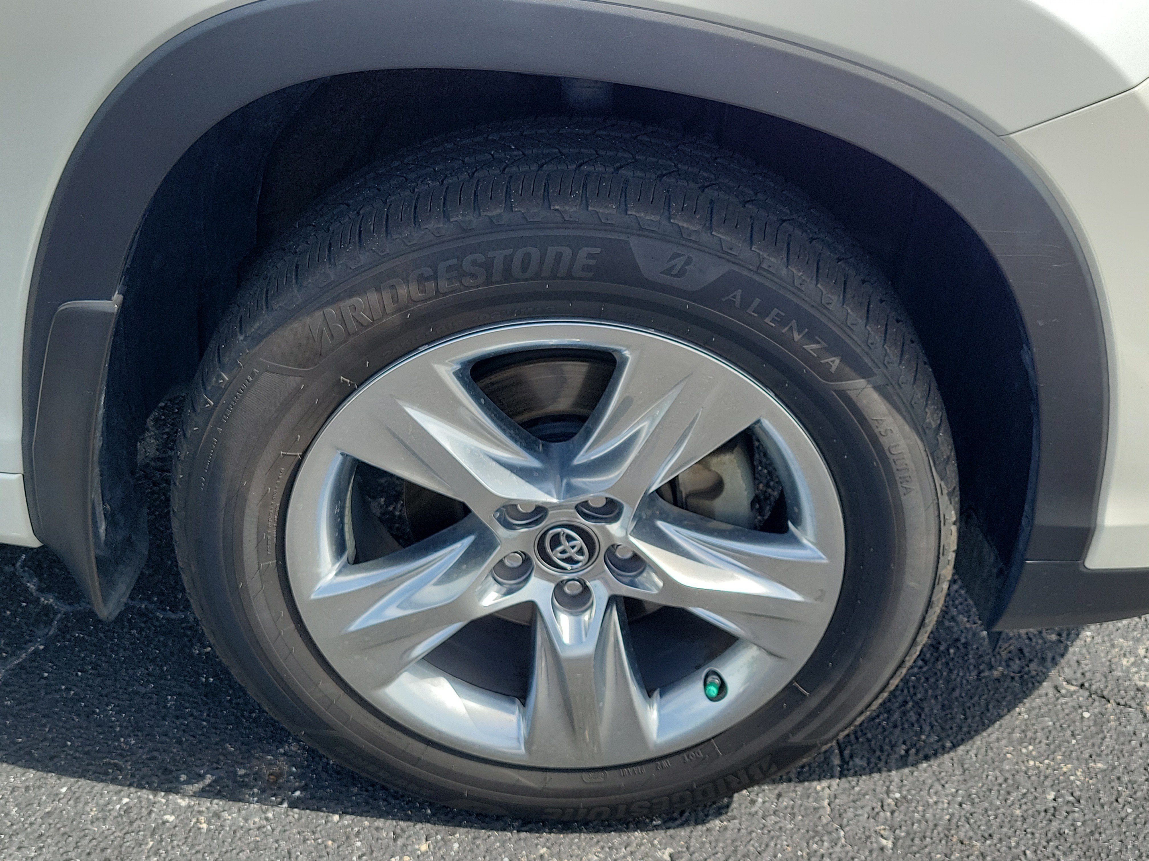 Used 2018 Blizzard Pearl Toyota Limited image 7