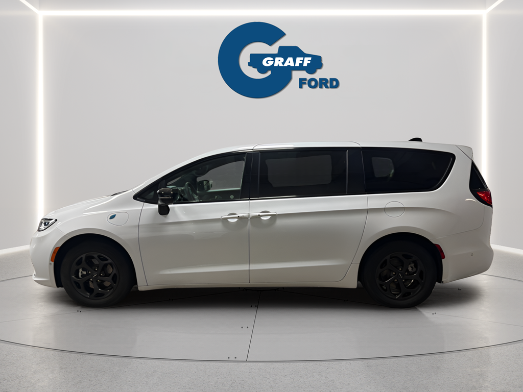 Used 2024 White Chrysler Select S Appearance image 11