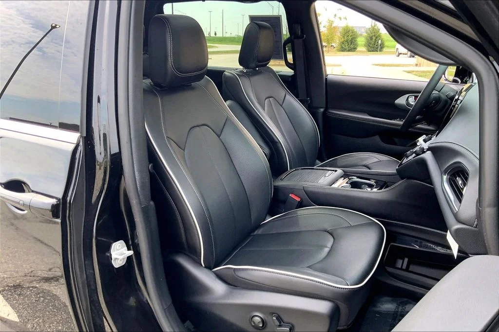 2026 Chrysler Pacifica Limited - Photo 7