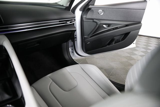 2025 Hyundai Elantra Limited - Photo 22