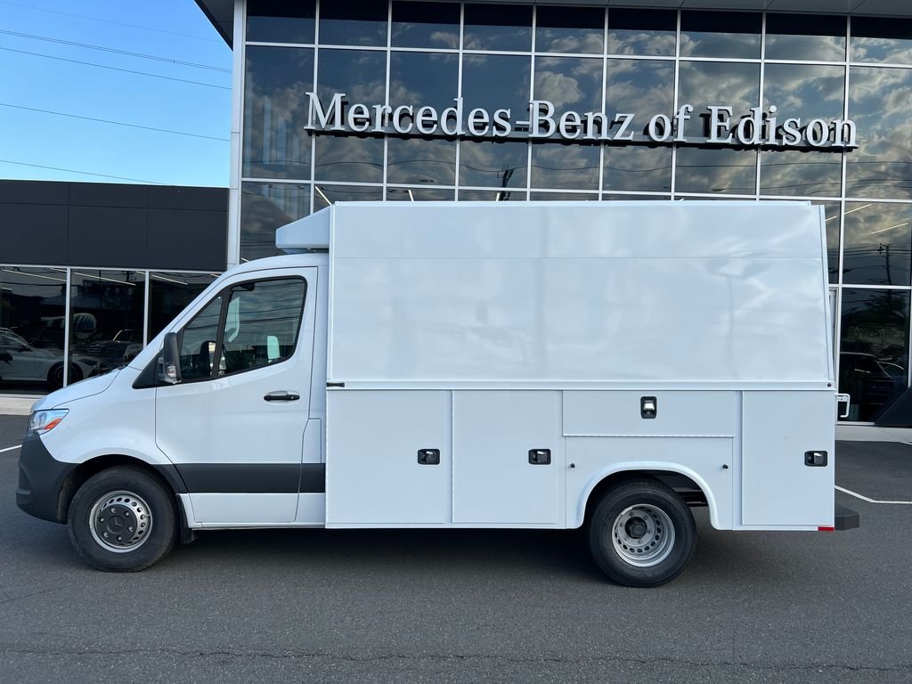 New 2025 Arctic White Mercedes-Benz Standard Roof image 2