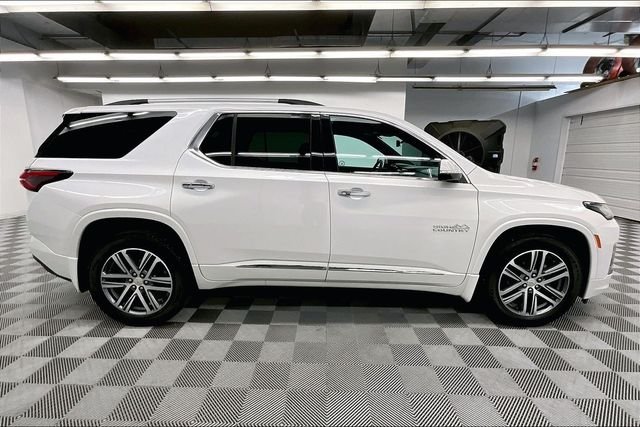 Used 2023 Iridescent Pearl Tricoat Chevrolet High Country image 15