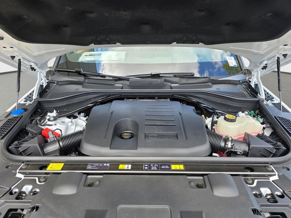 New 2026 Fuji White LAND ROVER SE image 31