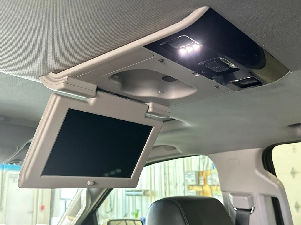 Used 2018 White GMC SLT image 32