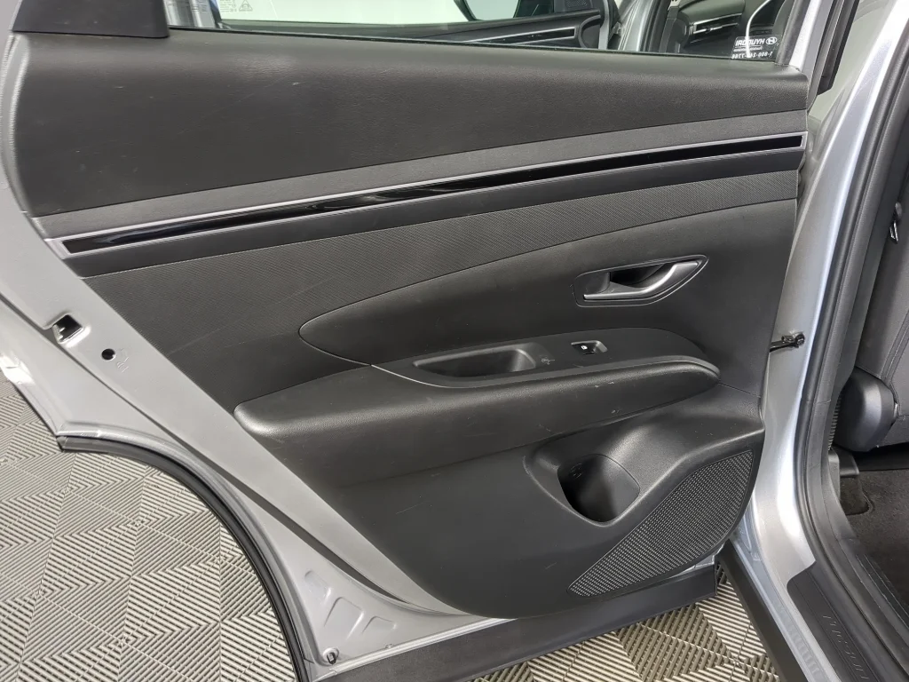 Used 2023 Silver Hyundai SE image 15