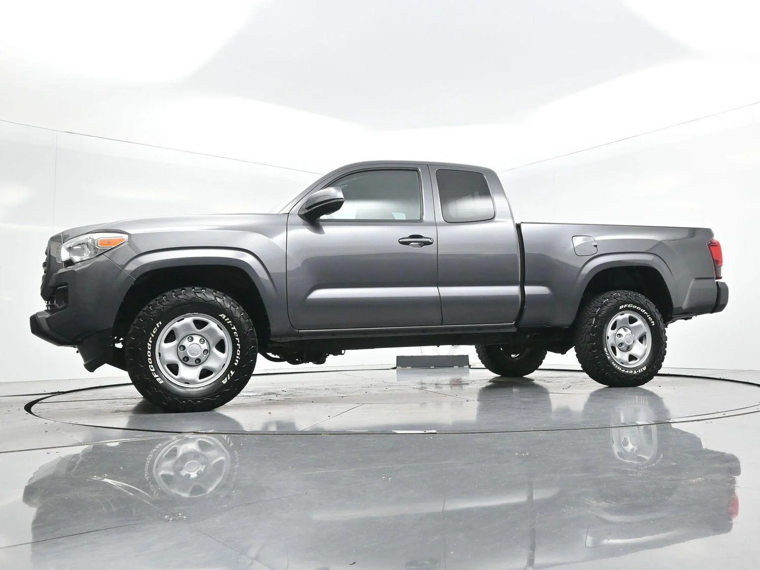 Used 2019 Magnetic Gray Metallic Toyota SR5 image 38