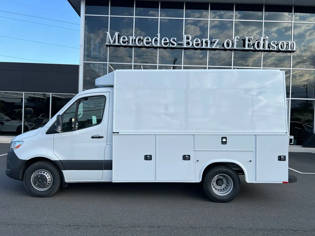 New 2025  Mercedes-Benz Standard Roof image 2