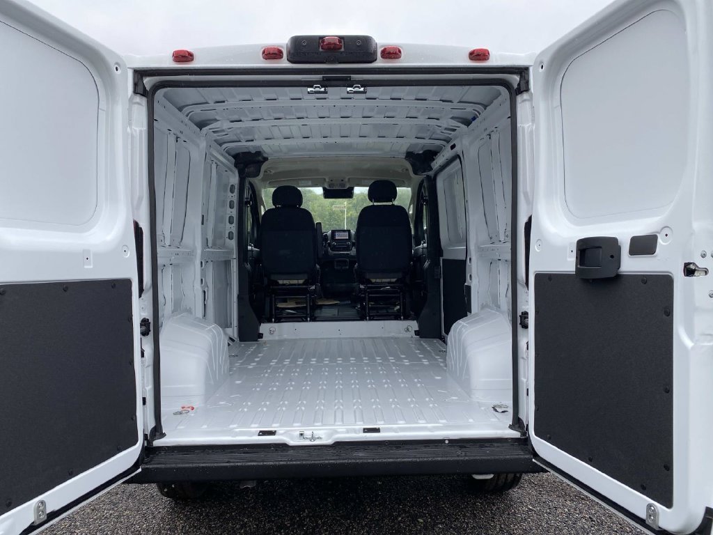 New 2026 Bright White Clear-Coat Exterior Paint Ram Low Roof image 8