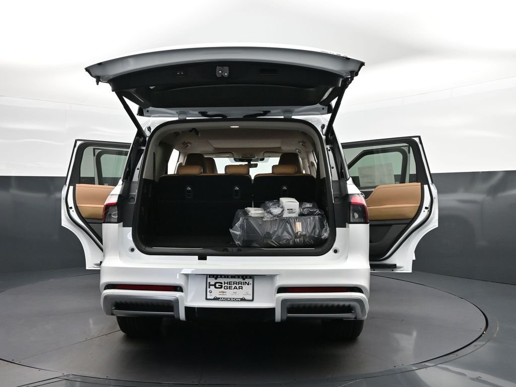 New 2026 RADIANT WHITE INFINITI Luxe 2WD image 47