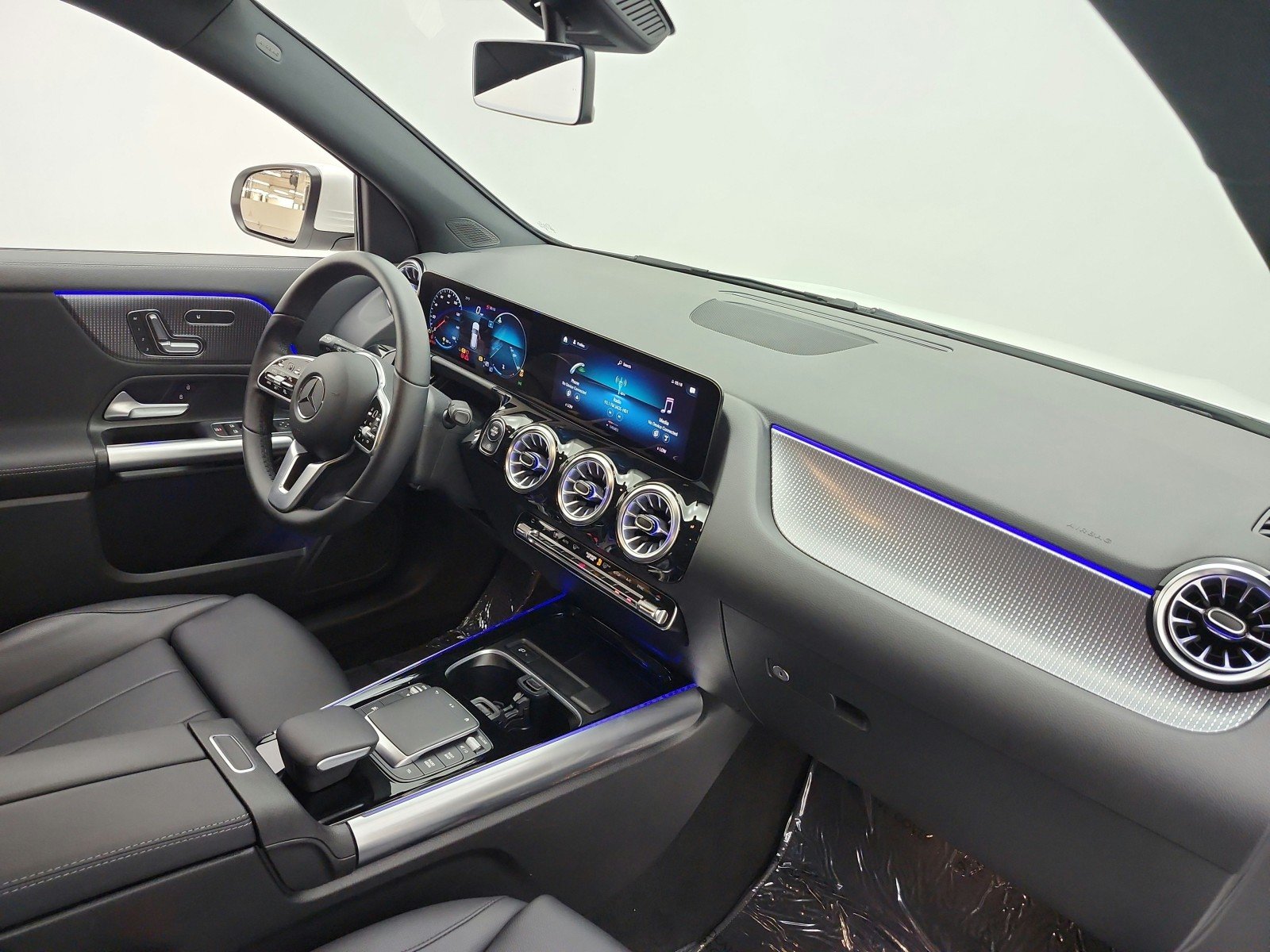 Used 2023 Polar White Mercedes-Benz GLA 250 SUV image 25
