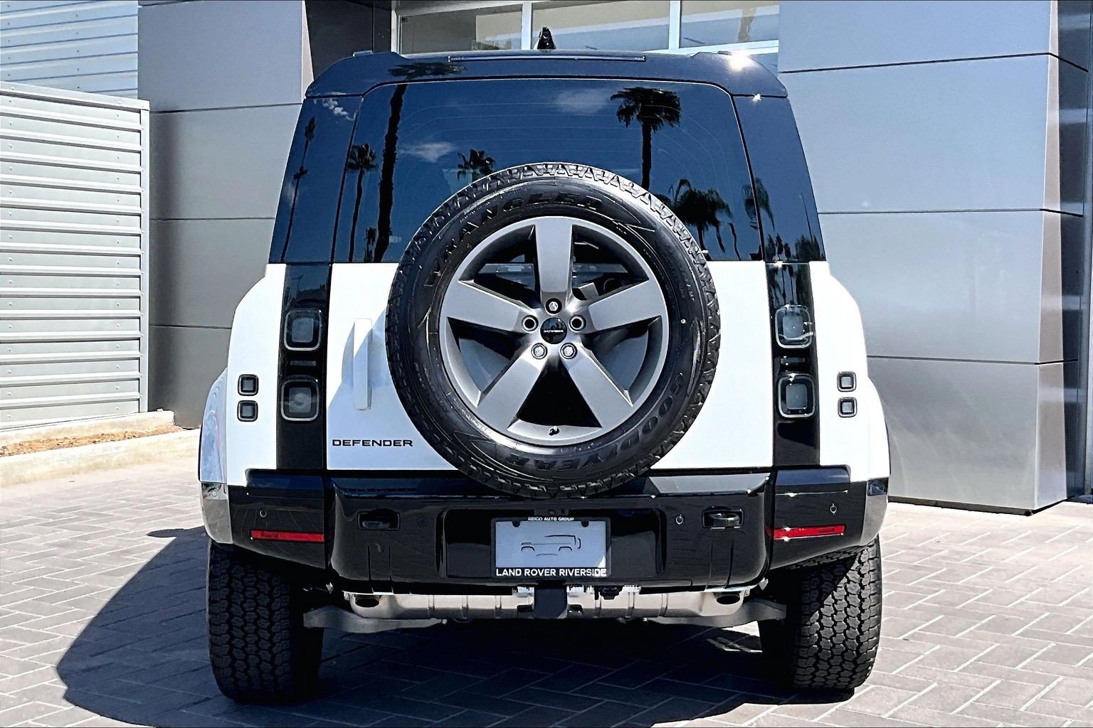 New 2026 Fuji White Land Rover X-Dynamic SE image 4