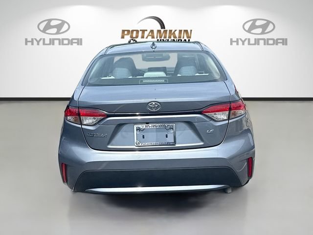 Used 2022  Toyota LE image 6