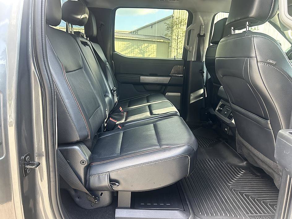 Used 2024 Gray Metallic Ford LARIAT image 22