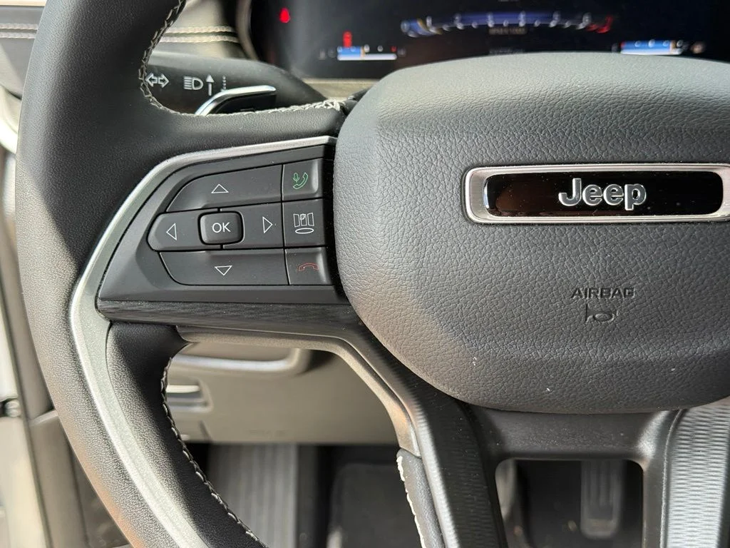 Used 2023 Silver Jeep Altitude X image 15