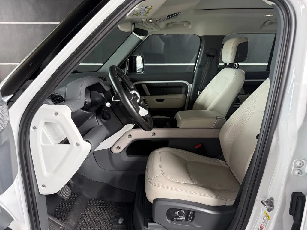Used 2023 Fuji White Land Rover SE image 11