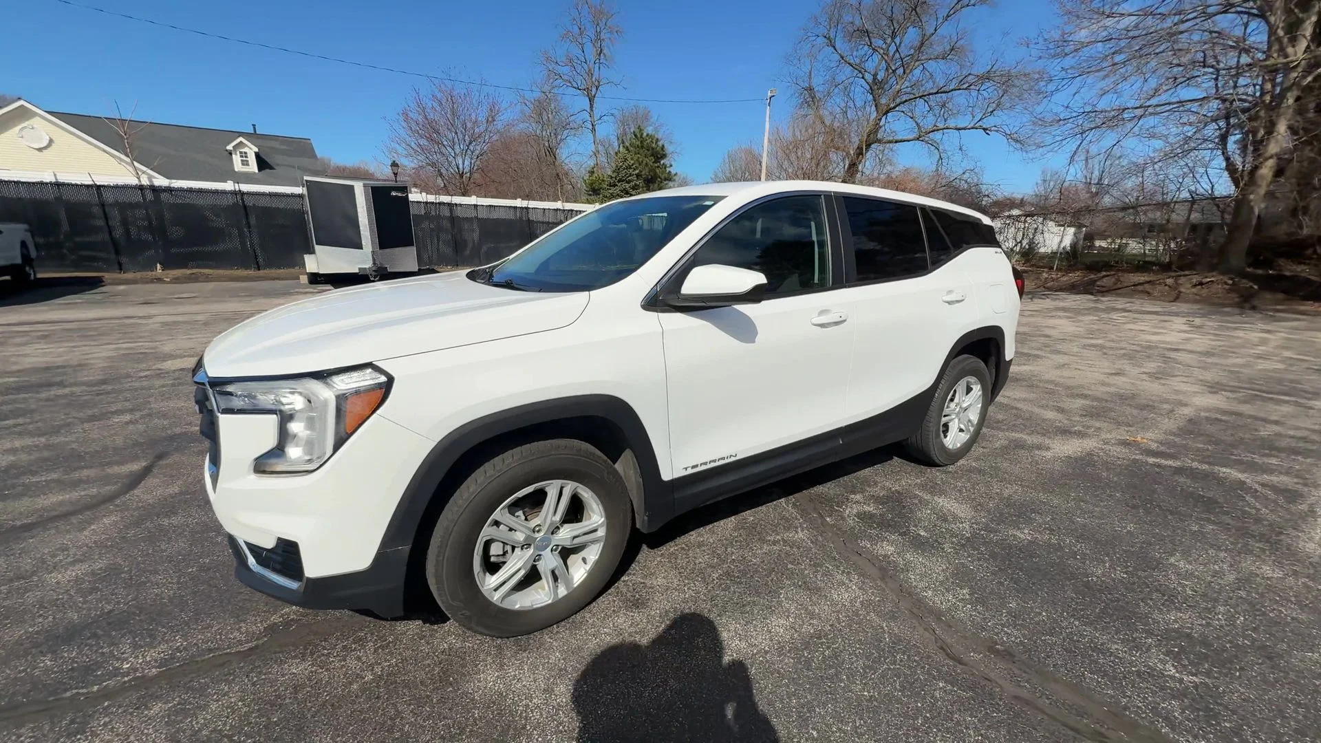 Used 2023 Summit White GMC SLE image 4
