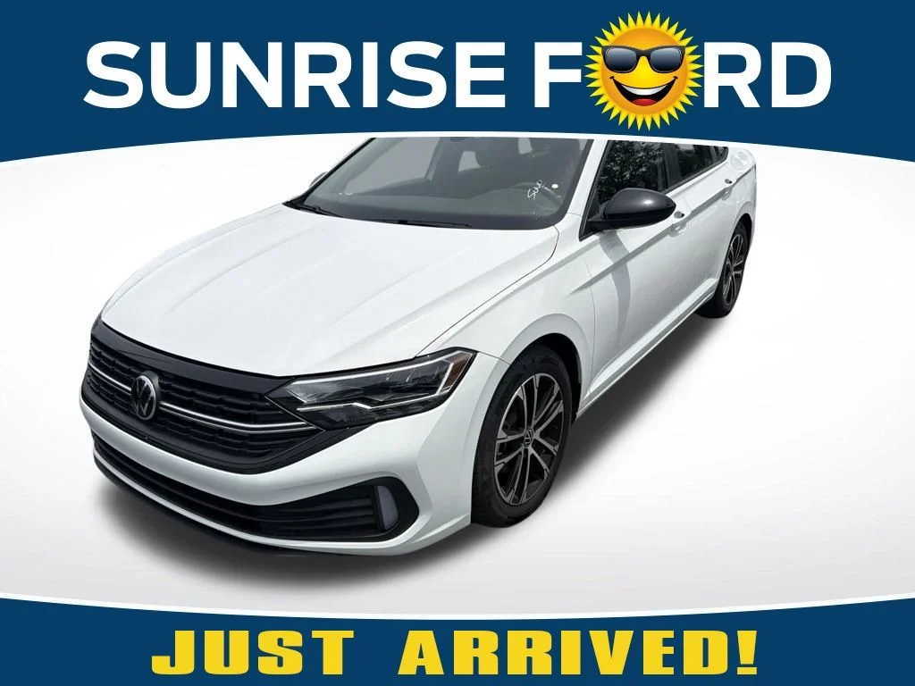 Used 2022 Pure White Volkswagen 1.5T Sport image 1