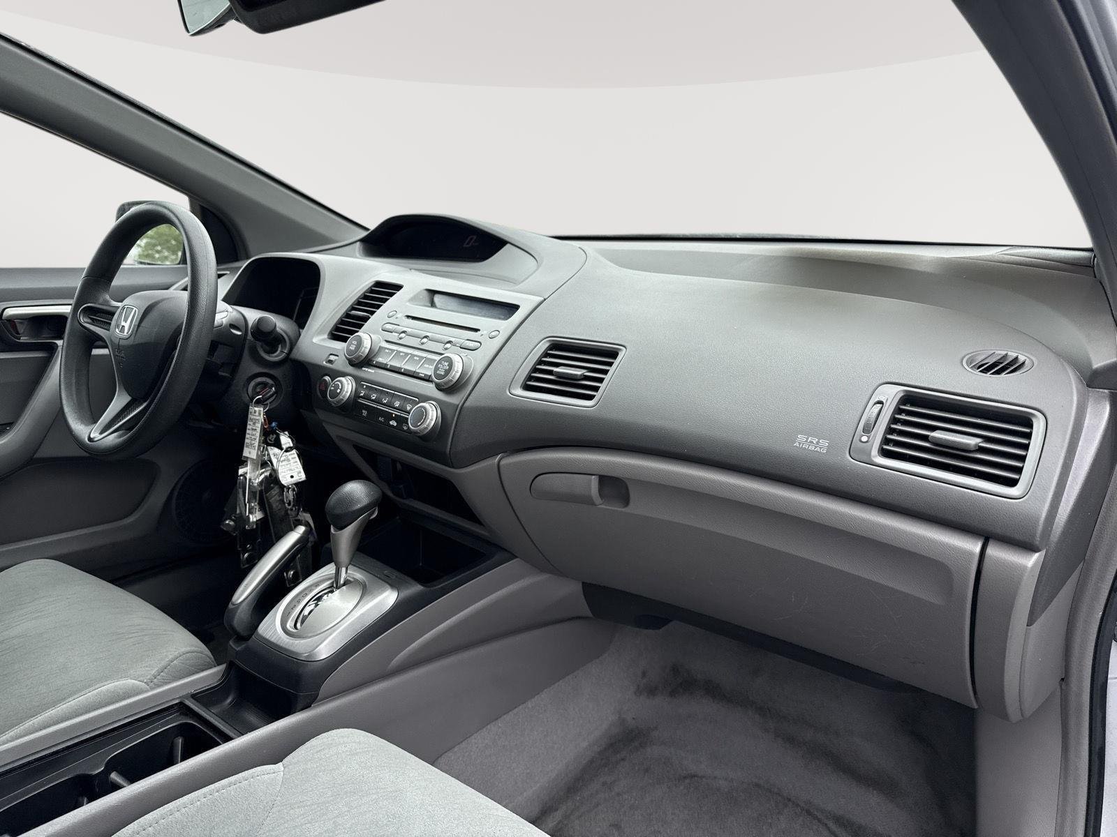 Used 2008 Alabaster Silver Metallic Honda LX image 25