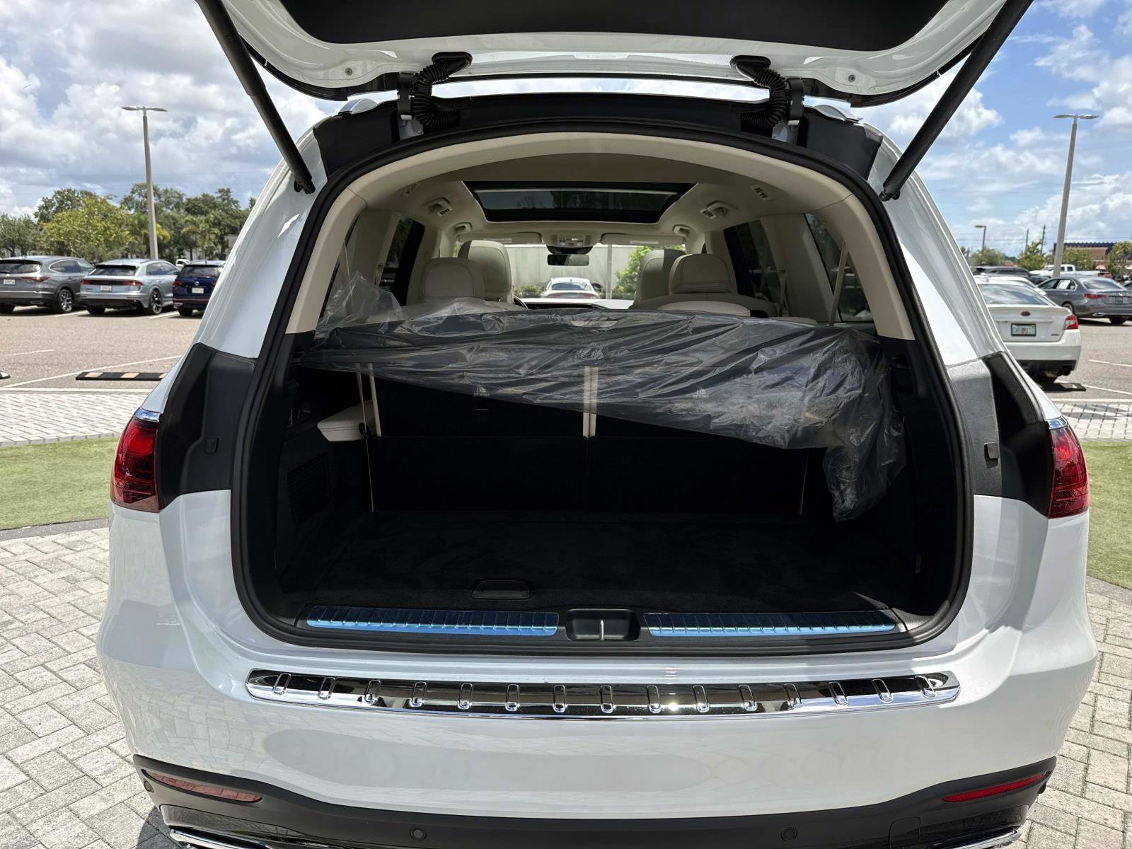 Certified Used 2026 Moonlight White Mercedes-Benz 450 image 10