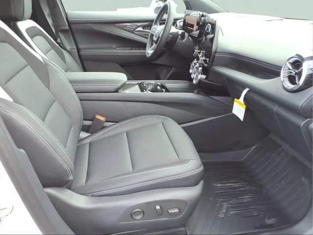 New 2026 Summit White Chevrolet LT image 19