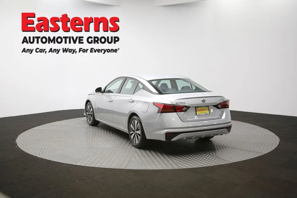 Used 2022 Silver Nissan 2.5 SV image 60