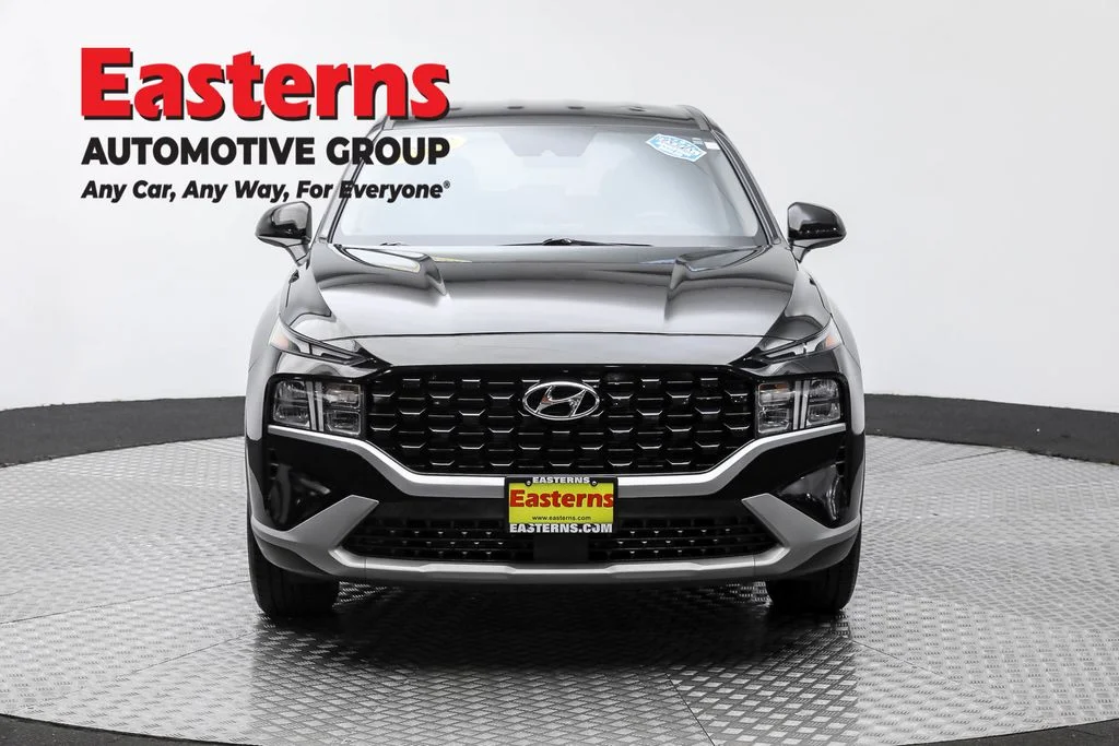 Used 2023 Black Hyundai SE image 2