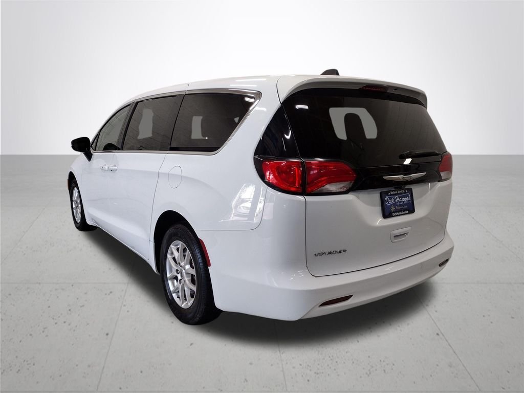 Used 2023 White Chrysler LX image 11
