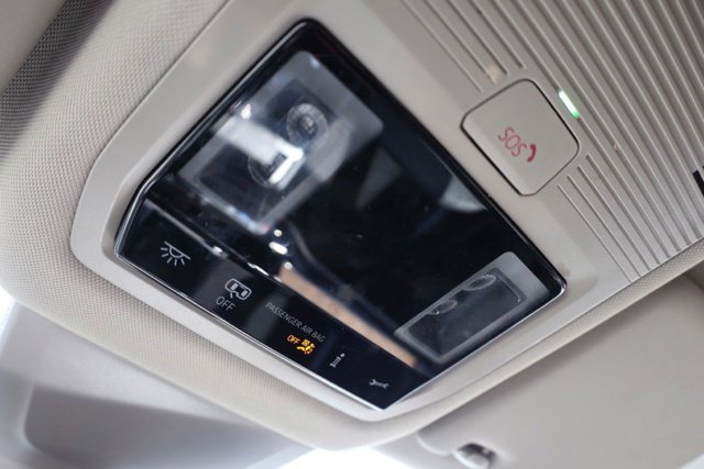 Used 2024  Volkswagen 2.0T SE w/Technology image 27