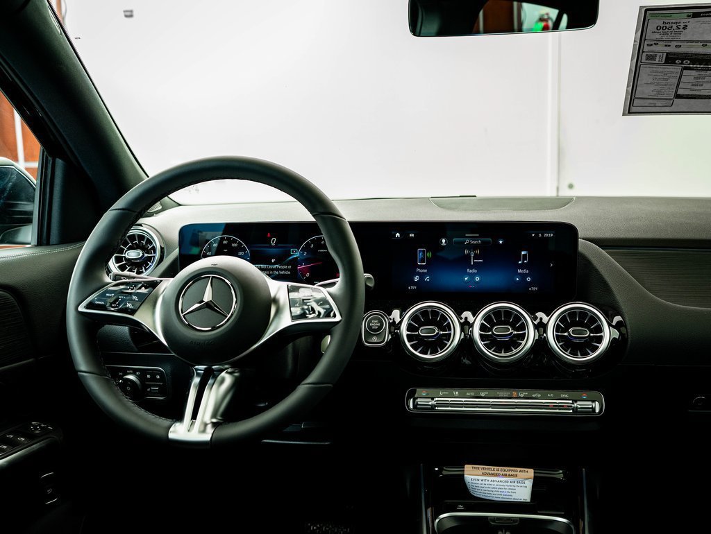 Used 2026 Night Black Mercedes-Benz GLA 250 image 31