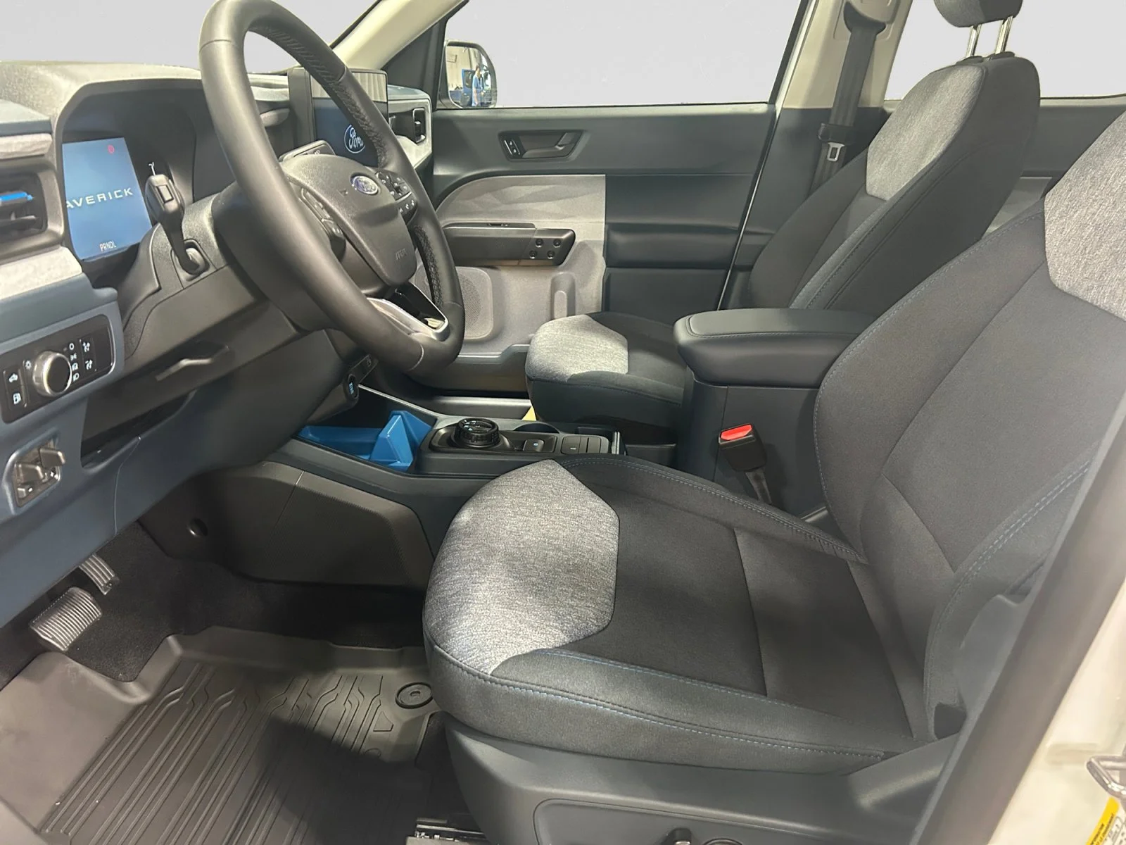 New 2026 Oxford White Ford XLT image 13