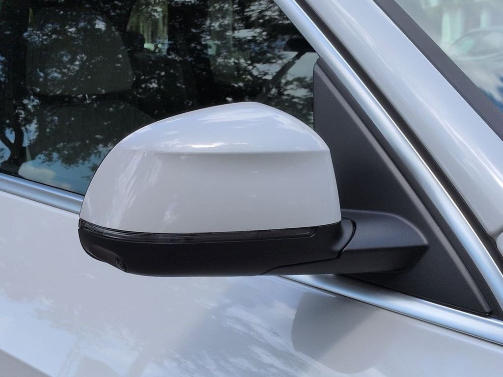 New 2026 Mineral White Metallic BMW xDrive50e image 12