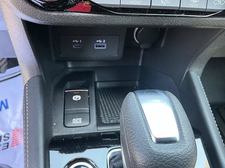 Used 2022 Gun Metallic Nissan SR image 20