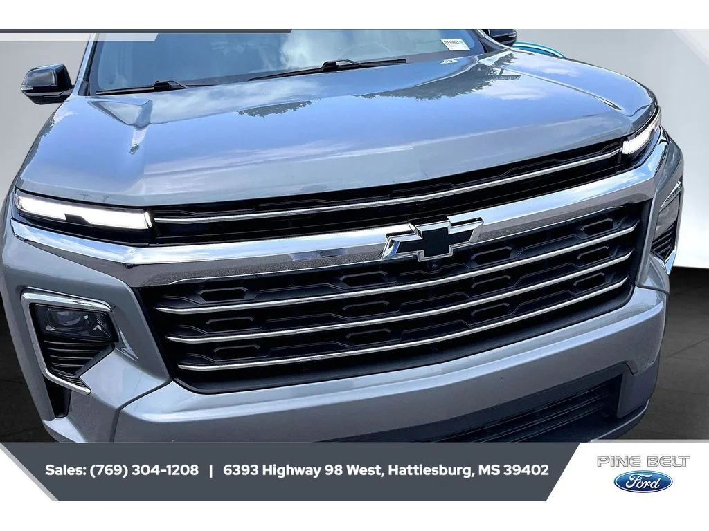 Used 2025 Sterling Gray Metallic Chevrolet FWD LT image 22
