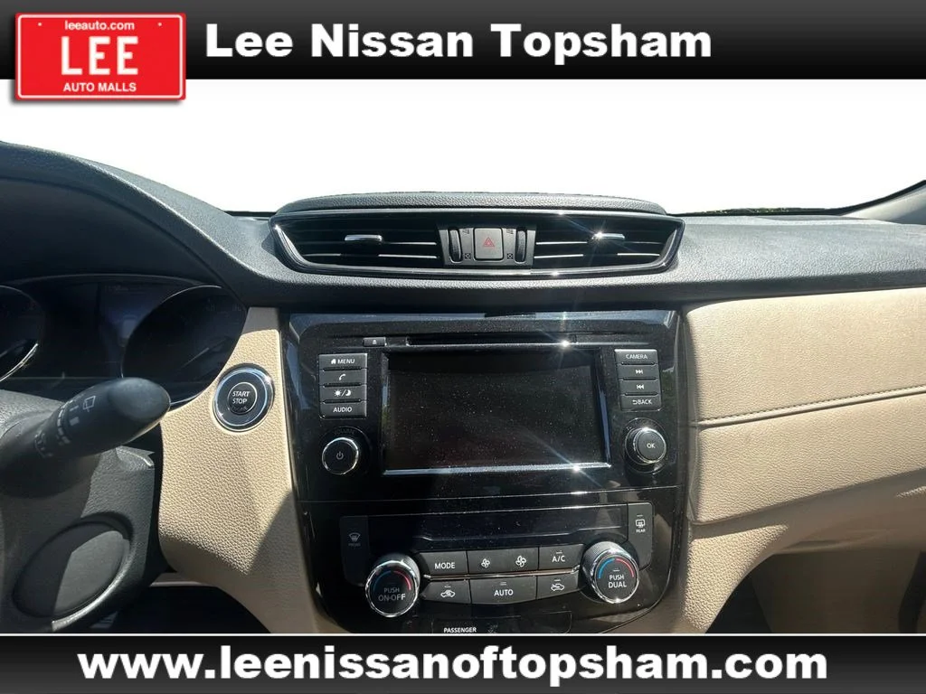 Used 2019 Pearl White Tricoat Nissan SV image 11