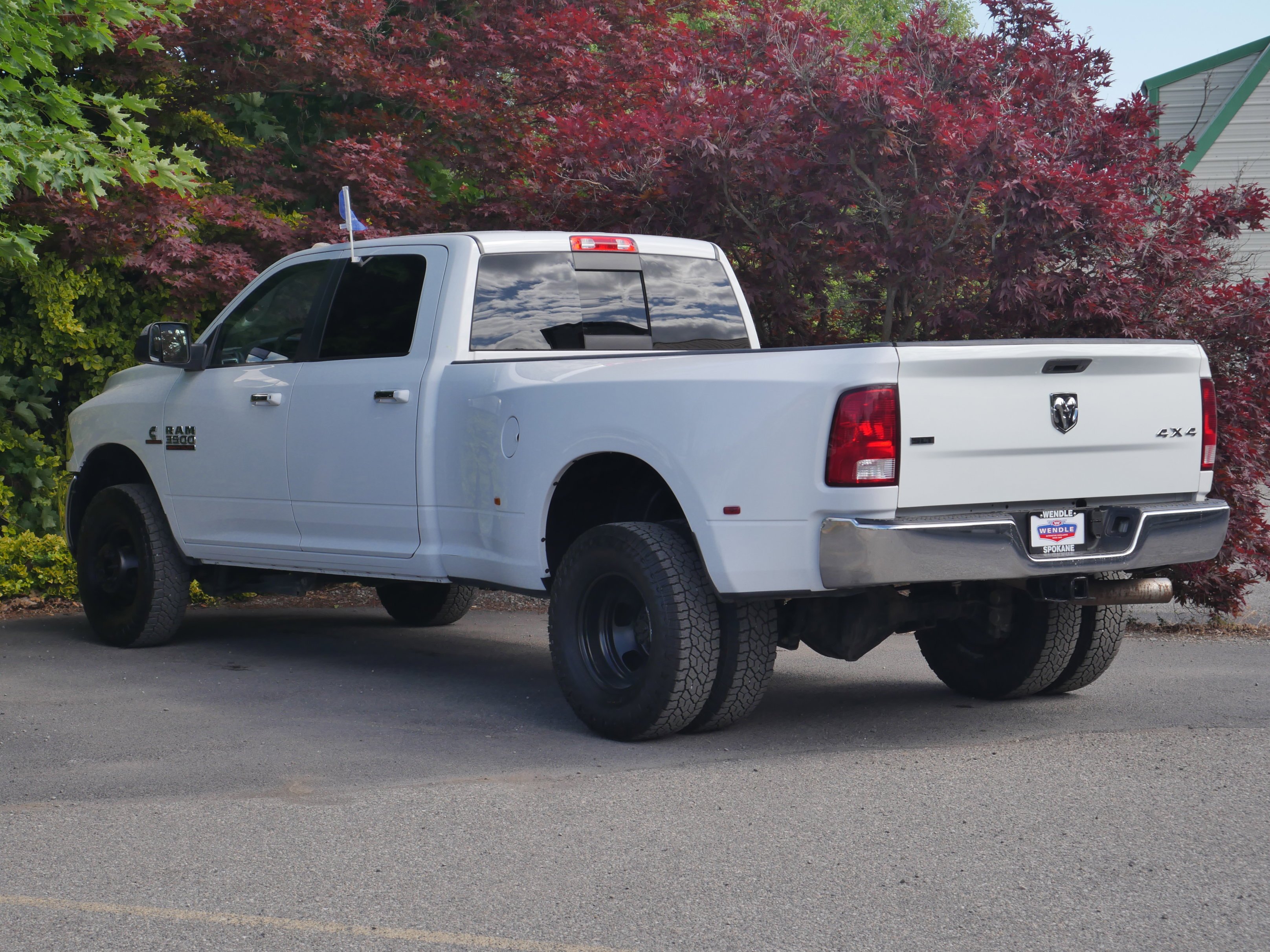 Certified Used 2018 Bright White Clearcoat Ram SLT image 17