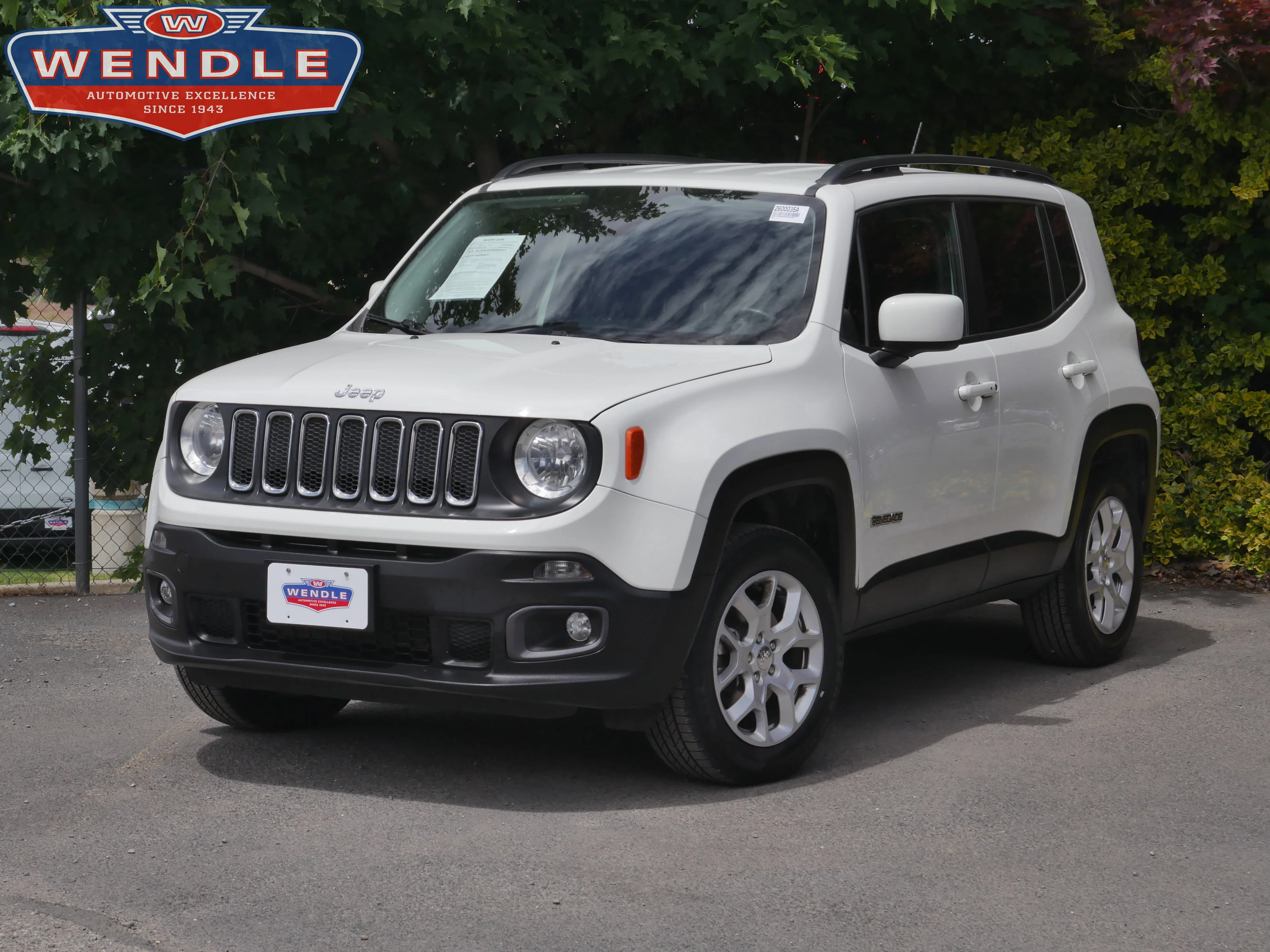 Used 2017 Alpine White Jeep Latitude image 1