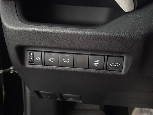 Used 2022 Midnight Black Metallic Toyota XLE image 20
