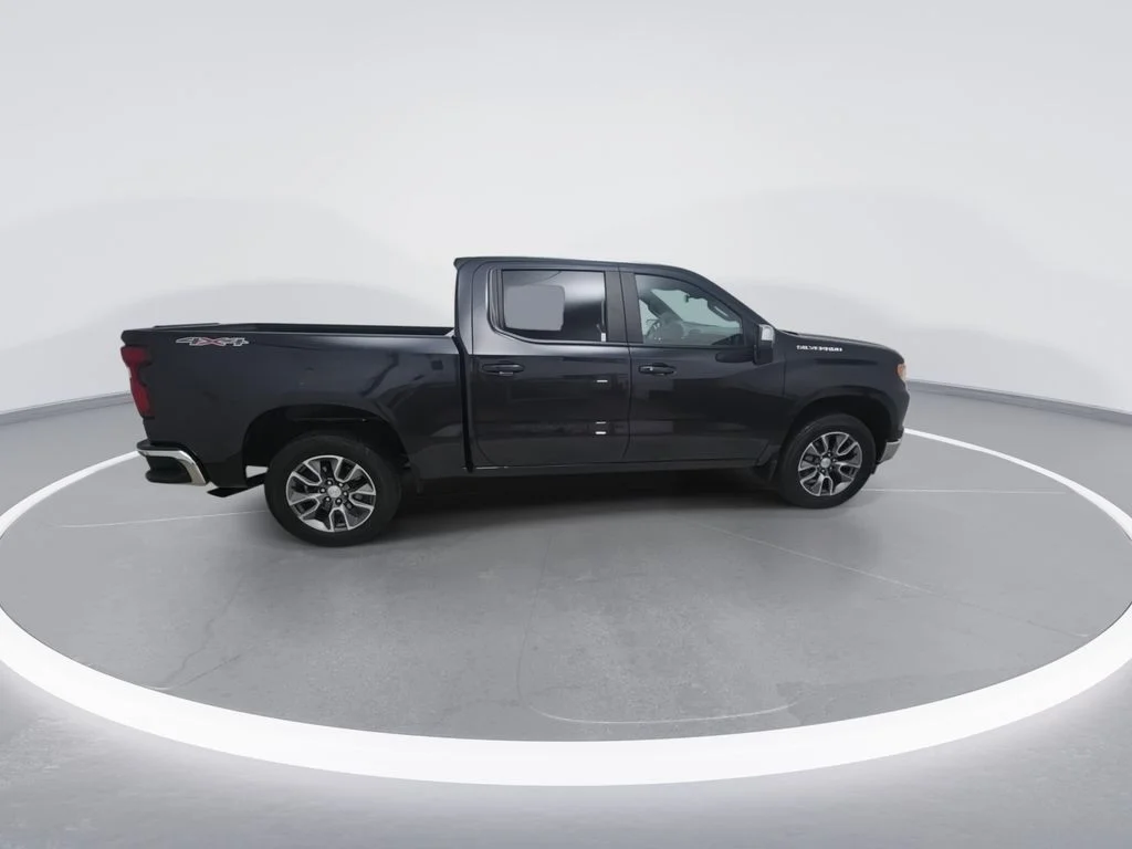 Used 2024 Gray Chevrolet LT image 9