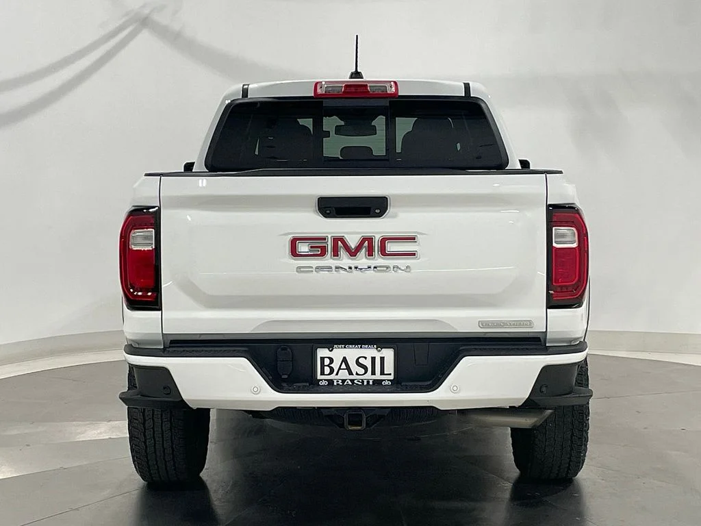 Used 2024 White GMC Elevation image 12