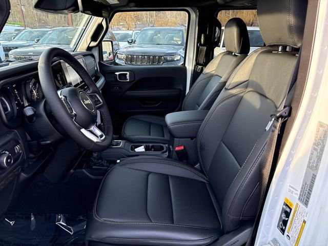 New 2026 Bright White Clear-Coat Exterior Paint Jeep Sahara image 14