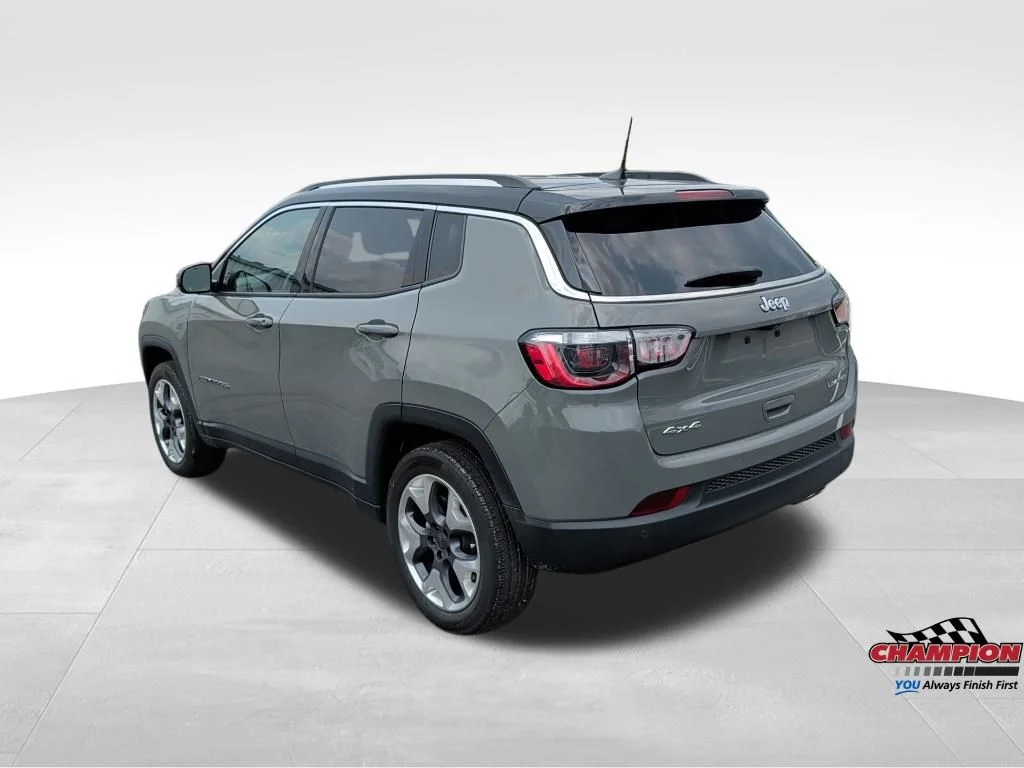 Used 2022 Gray Jeep Limited image 3