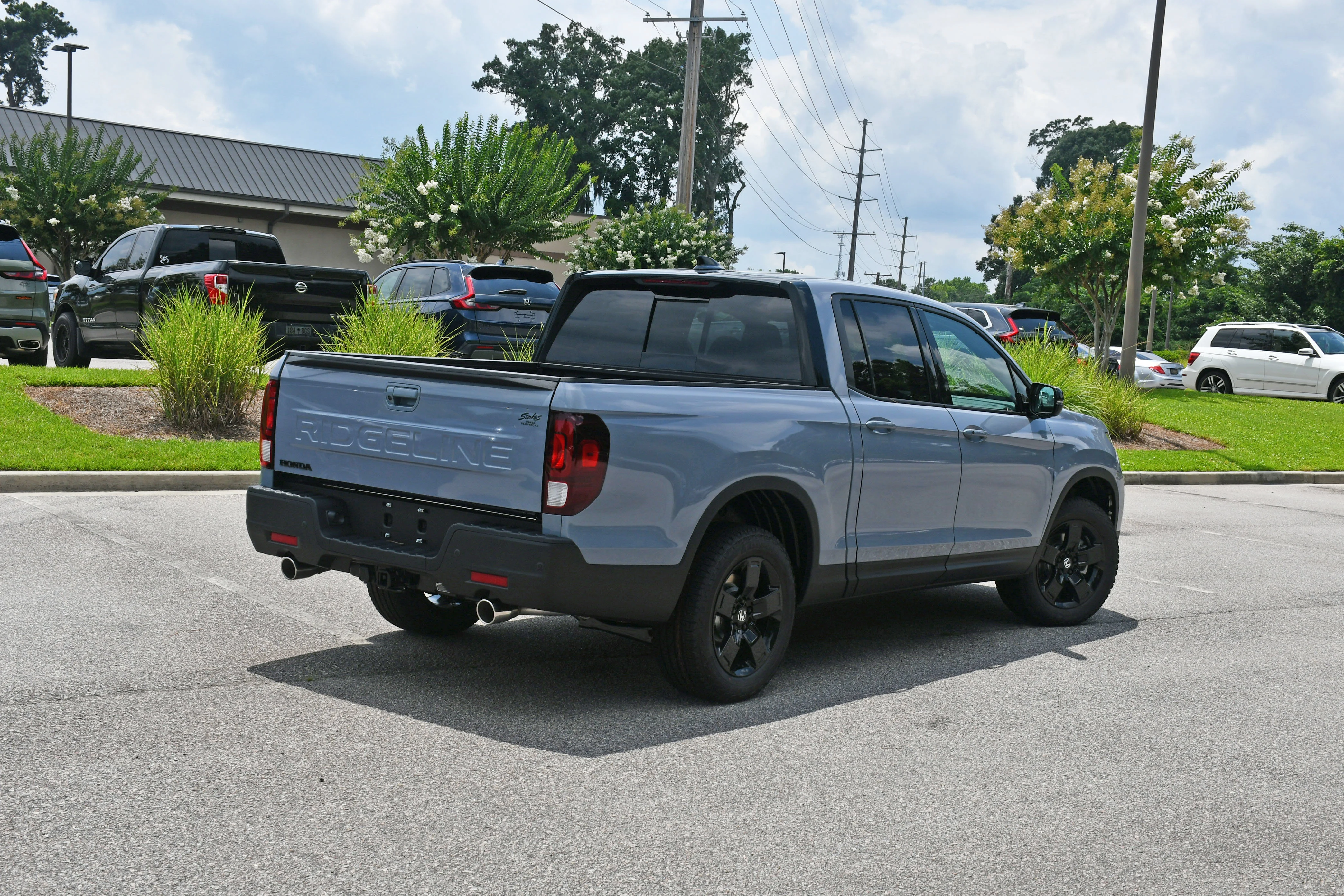New 2026 Sonic Gray Pearl Honda Black Edition Two-Tone image 2