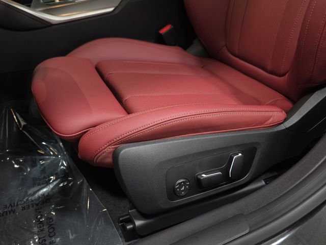 Used 2025 Black Sapphire Metallic BMW xDrive40 image 29