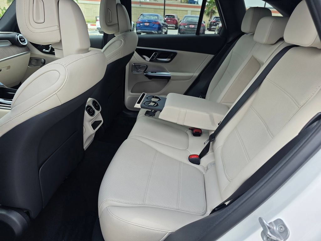 New 2026 Polar White Mercedes-Benz GLC 300 image 44