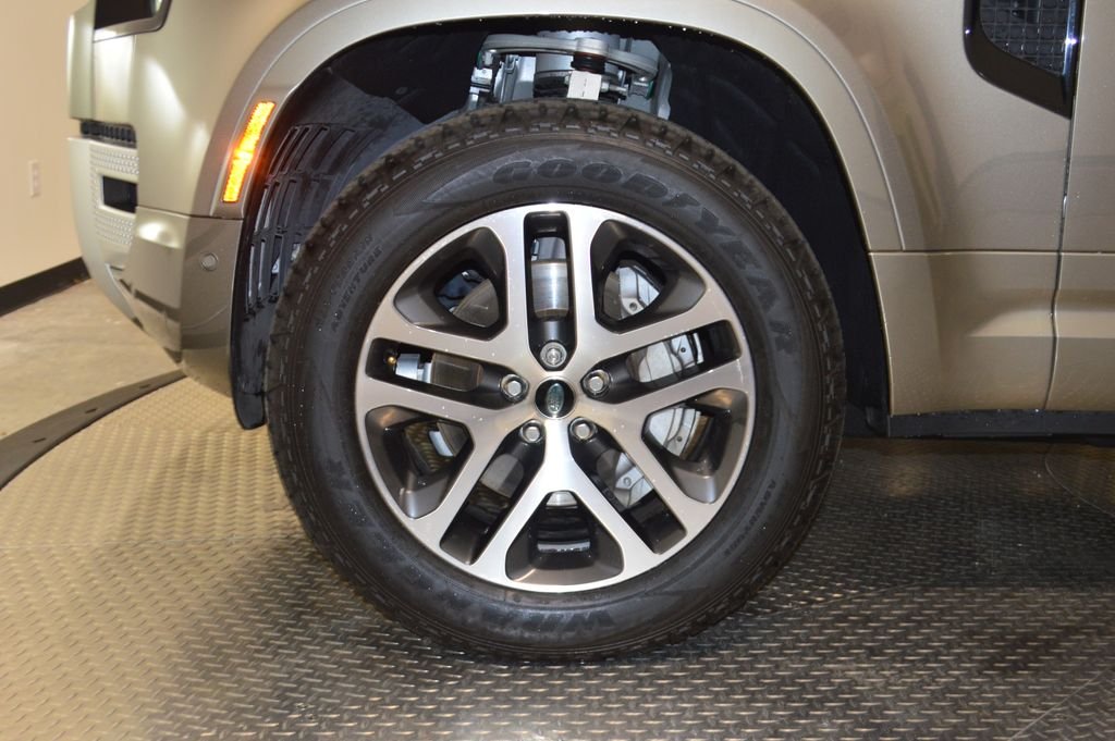 Used 2022 Gray Land Rover XS Edition image 13