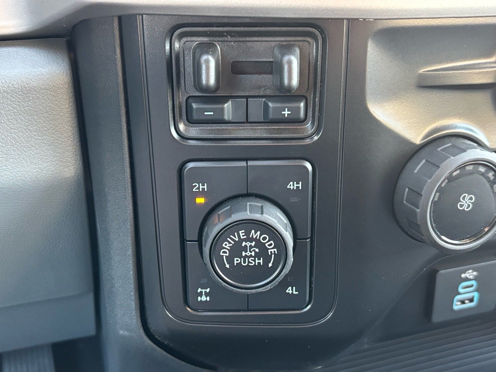 New 2026 Carbonized Gray Metallic Ford F-350® XLT image 14